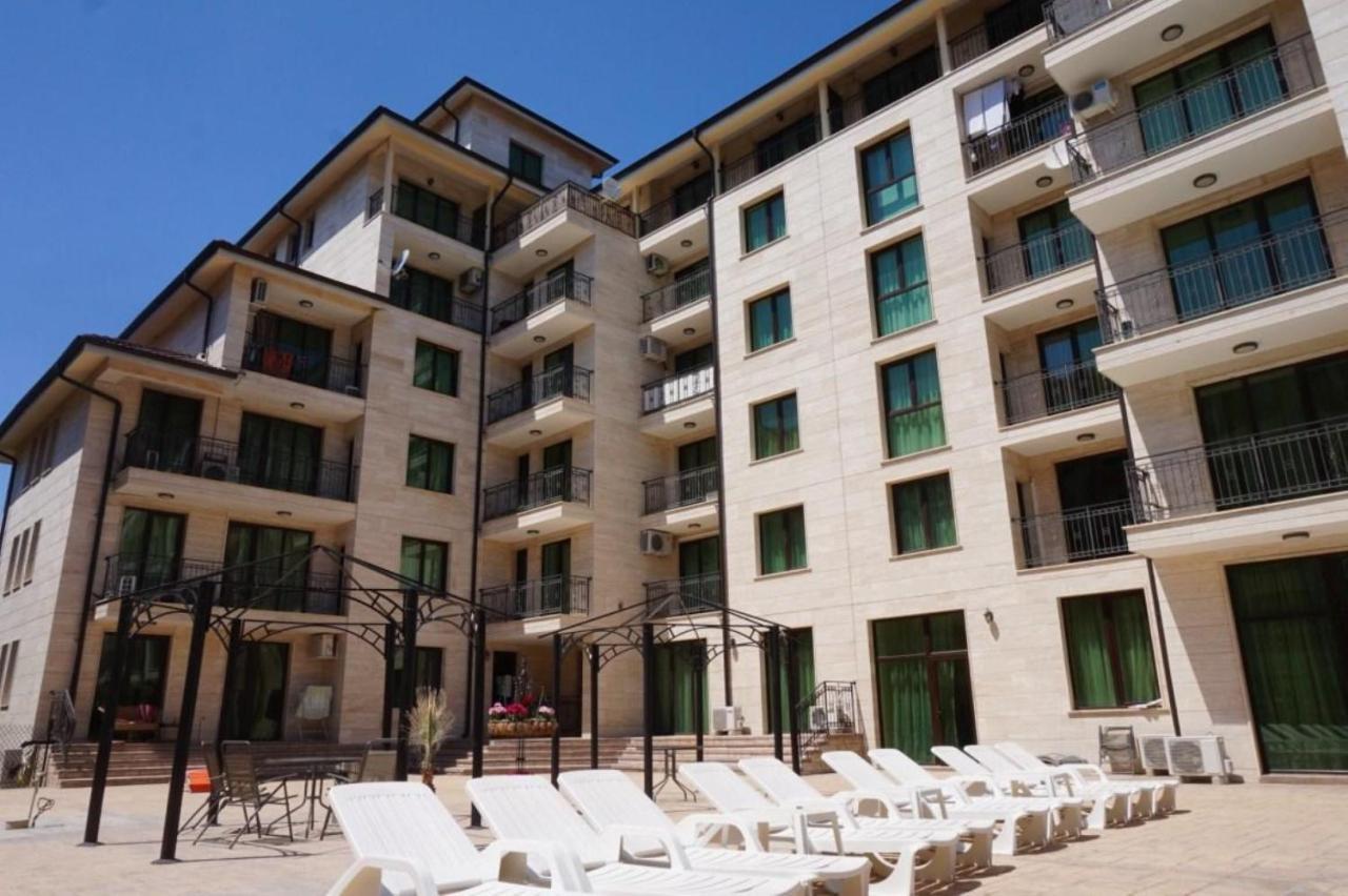 Amadeus Lux - Menada Apartments Pantai Sunny Bagian luar foto