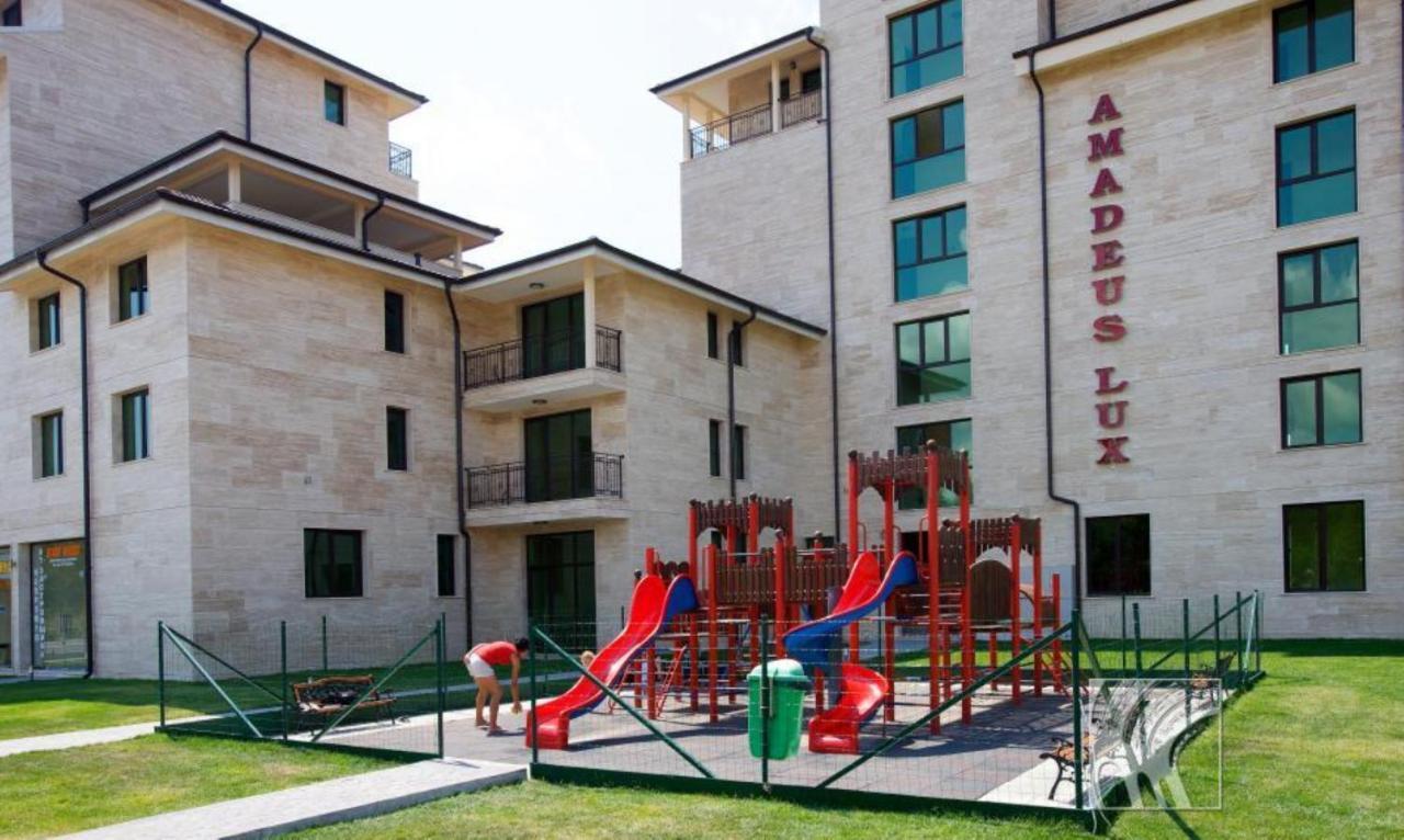 Amadeus Lux - Menada Apartments Pantai Sunny Bagian luar foto
